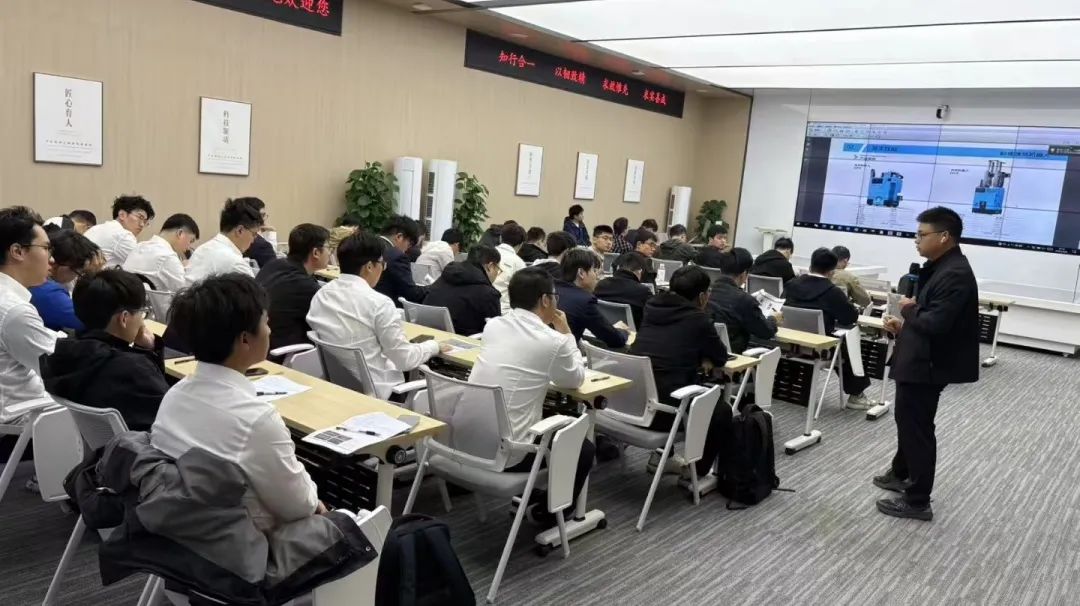 中建八局（上海）與蔚建科技聯(lián)合舉辦施工機(jī)器人技能培訓(xùn)大賽(圖2)