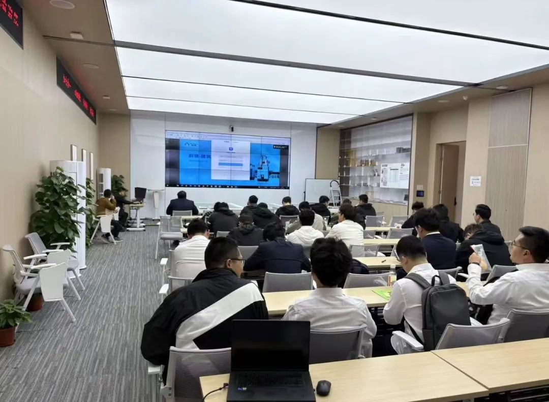 中建八局（上海）與蔚建科技聯(lián)合舉辦施工機(jī)器人技能培訓(xùn)大賽(圖4)