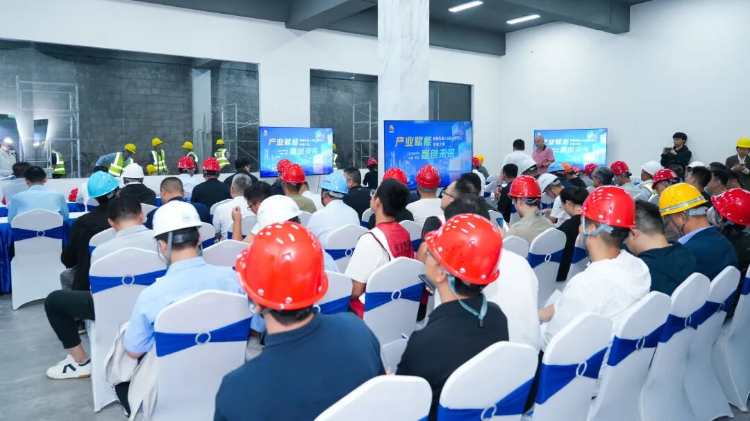 抹灰機器人vs傳統人工：江西建工“蔚建機器人&匠心手藝人技能大賽”在南京舉行(圖14)