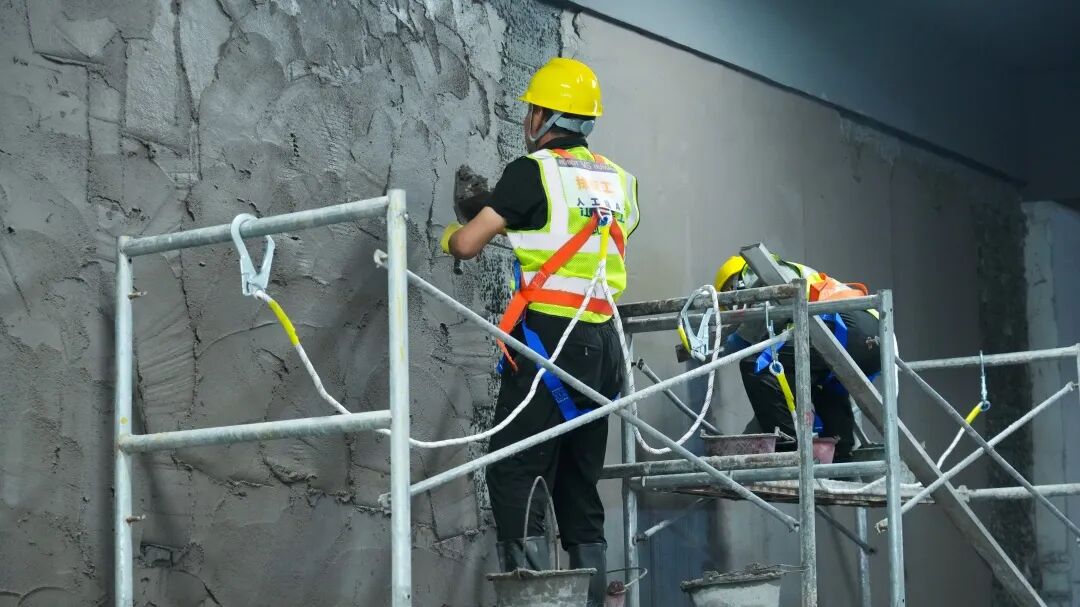 抹灰機器人vs傳統人工：江西建工“蔚建機器人&匠心手藝人技能大賽”在南京舉行(圖6)