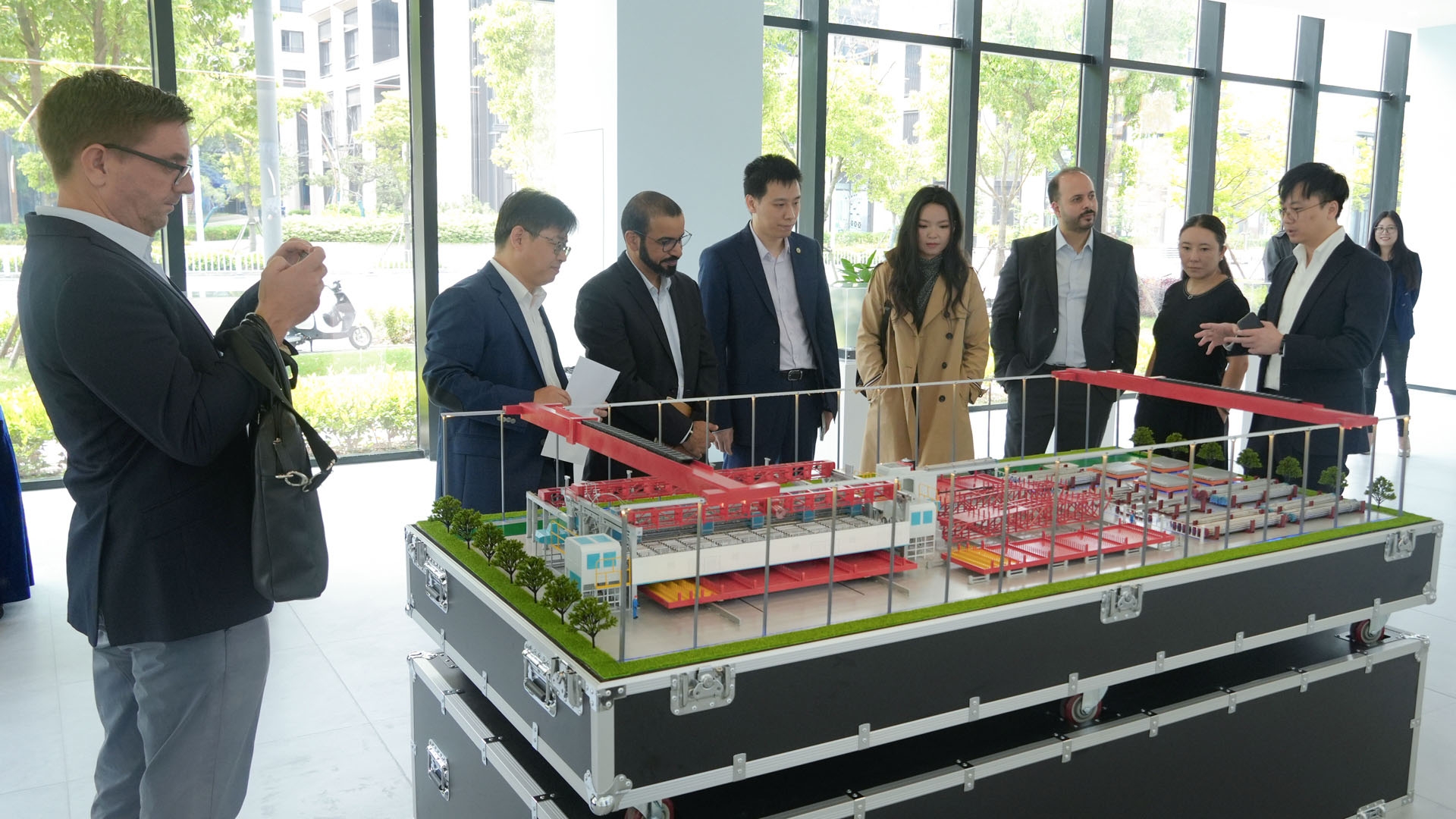 "Welcome to the Modon Holding UAE delegation visiting Shanghai Weijian Technology, jointly exploring new opportunities for regional cooperation in construction robotics!"(圖2)
